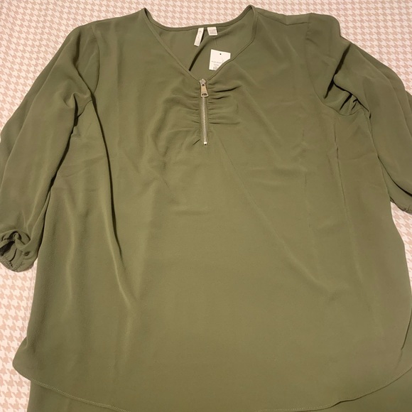 NWT. Cato Est 1946 olive green top with zipper detail. 3/4 sleeves. Size 18/20. - Picture 1 of 4